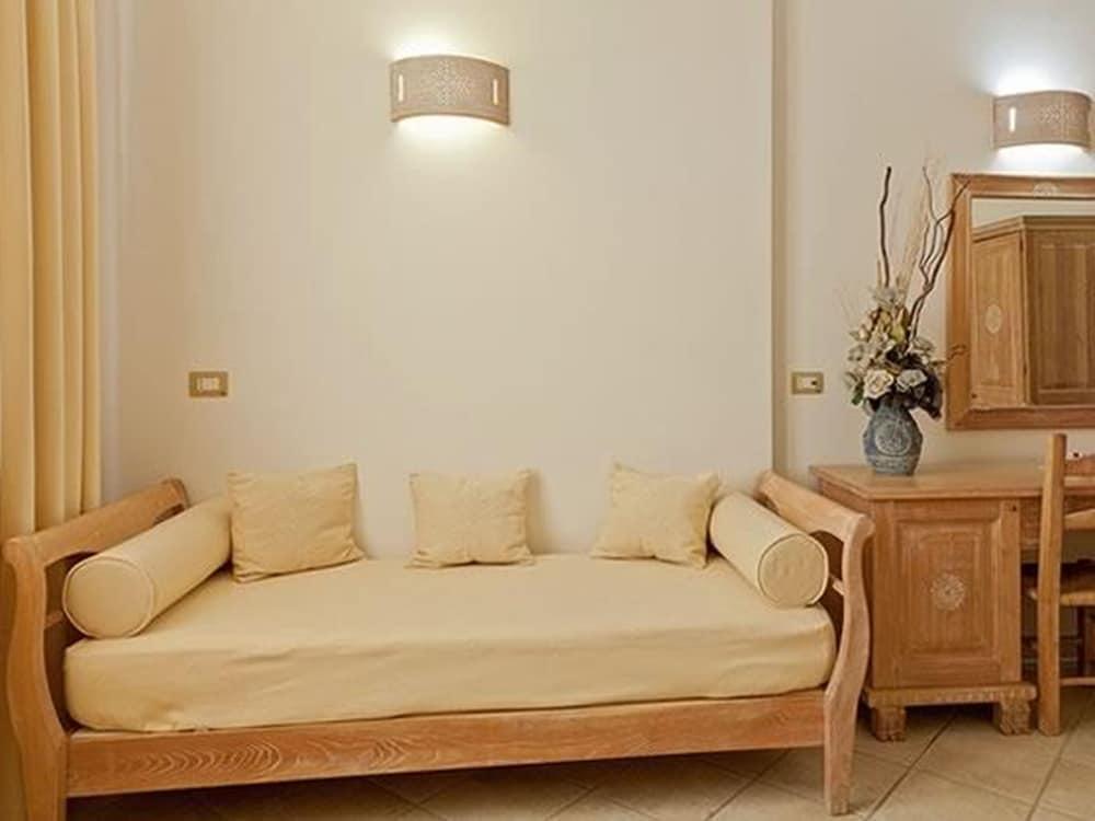 Hotel Libyssonis Porto Torres Exterior foto